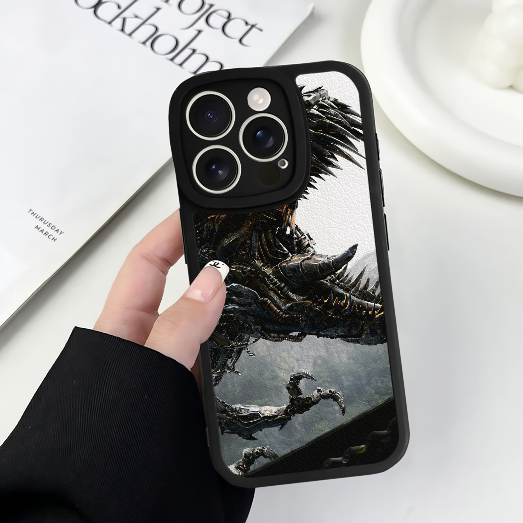 （画像用） Transformers トランスフォーマー 【iPhone 16シリーズ対応】シリコンスマホケース（レザー調） 材質：シリコン